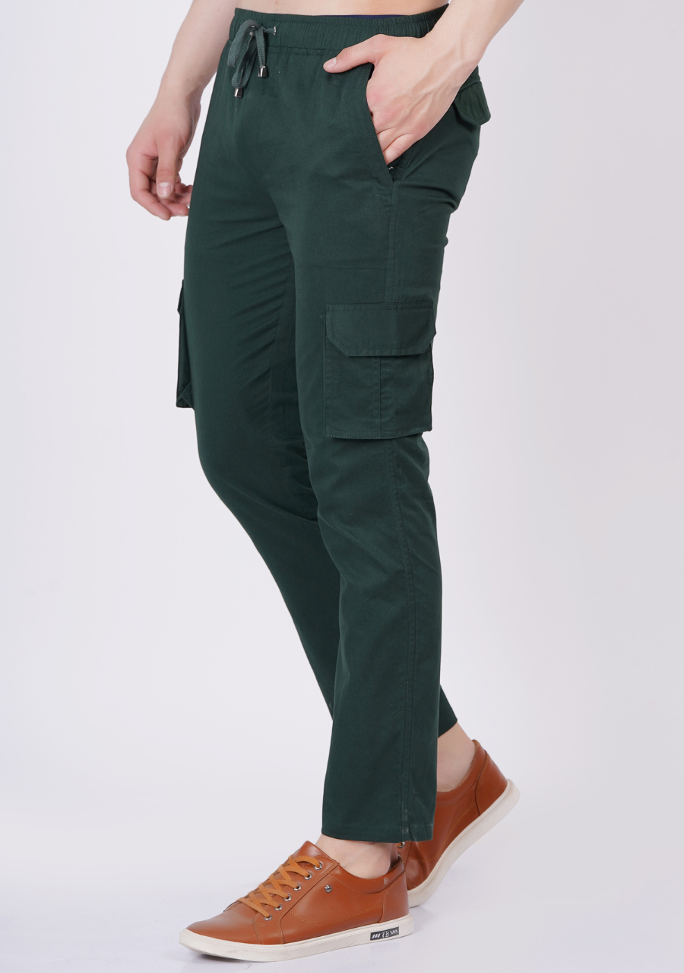 Mid-Rise Men Cargo Pant Six Pockets