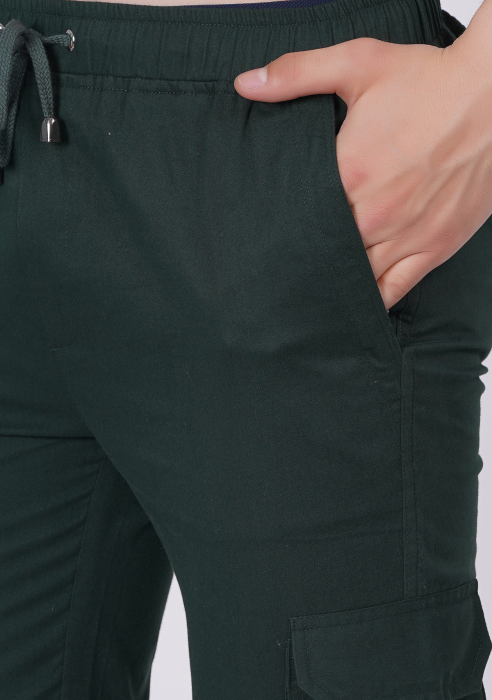 Mid-Rise Men Cargo Pant Six Pockets